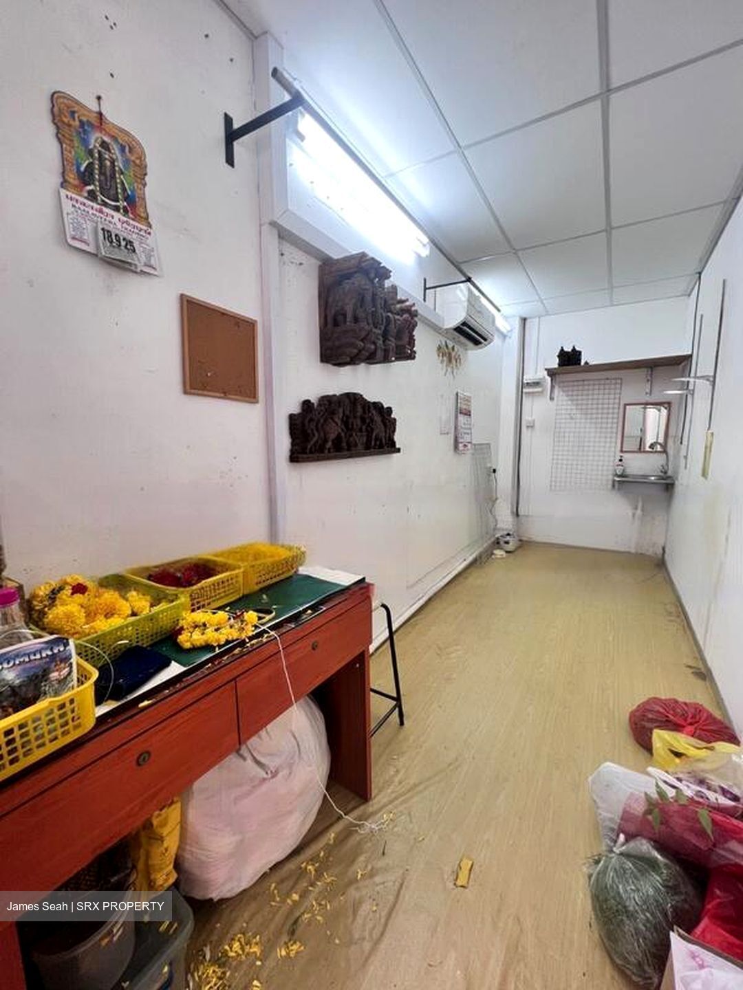 Gholia's Village (D8), Retail #486385161